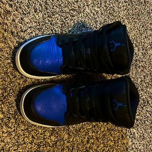 Nike Jordan 1s Royal Blue size is 6.5y